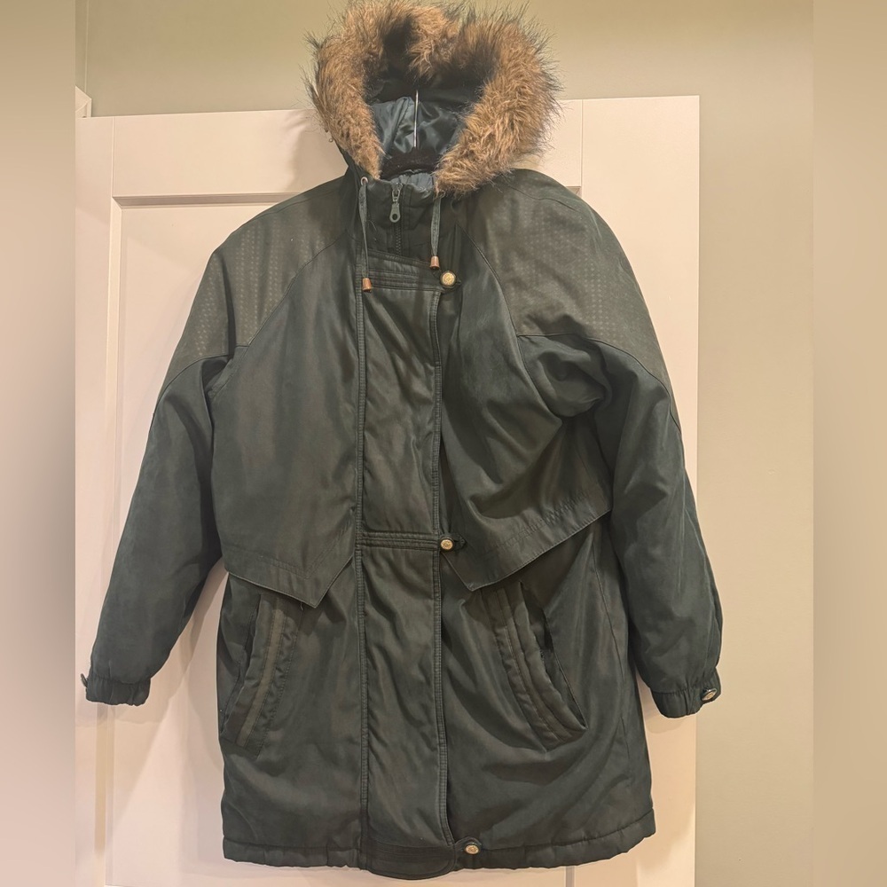 Vintage women’s Braetan faux fur hooded coat in green